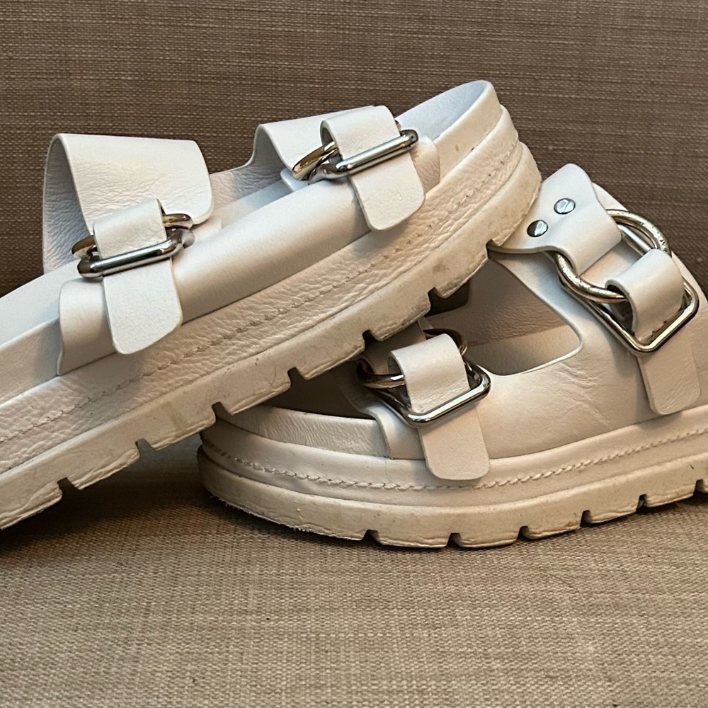 J Slides size 8